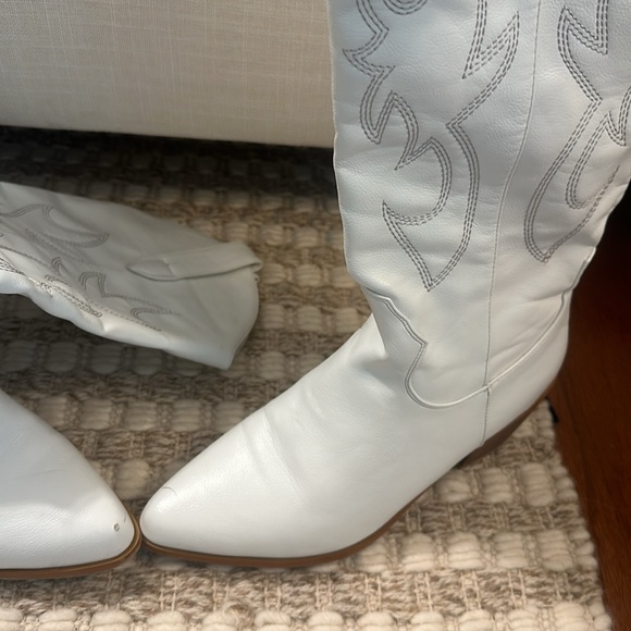 Billion Urson Boots - White, size 7 - Picture 4 of 5